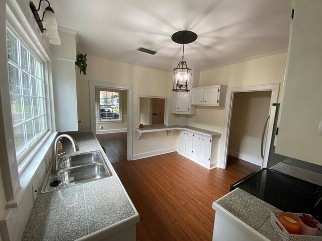 Building Photo - *BEAUTIFUL SOUTH HIGHLANDS HOME*