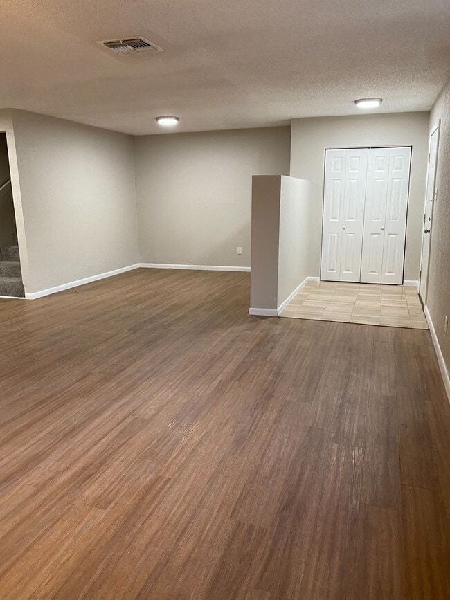 Building Photo - 3/2.5- Newly Upgraded 3 Bedroom Townhouse ...