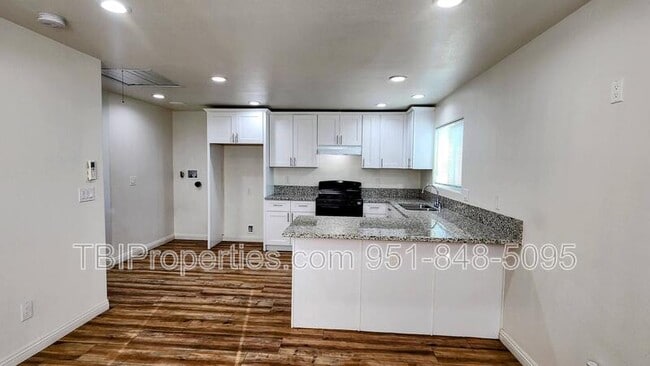 Foto del edificio - 156 E Marshall Blvd