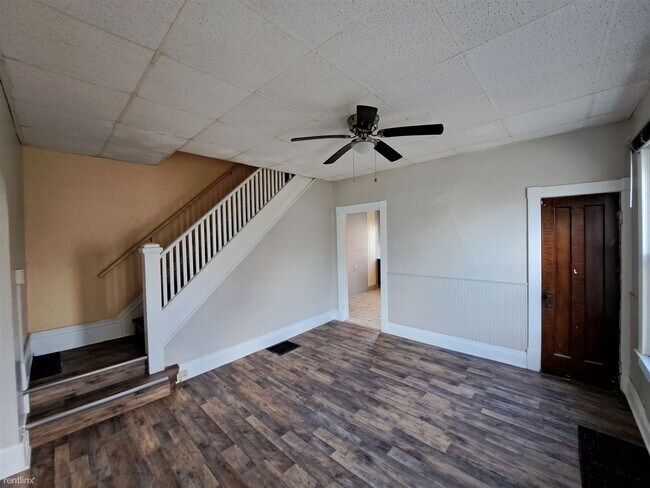 Building Photo - 3 br, 1.5 bath Duplex - 392 Cedar Avenue 392