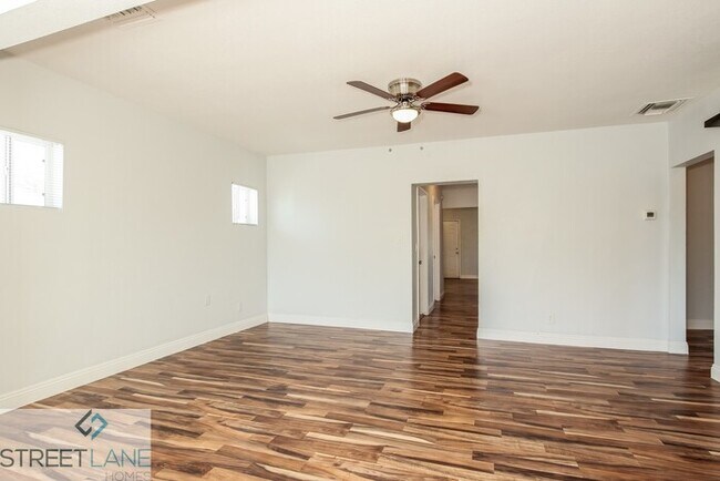 Building Photo - Charming 3 Bedroom in Phoenix!