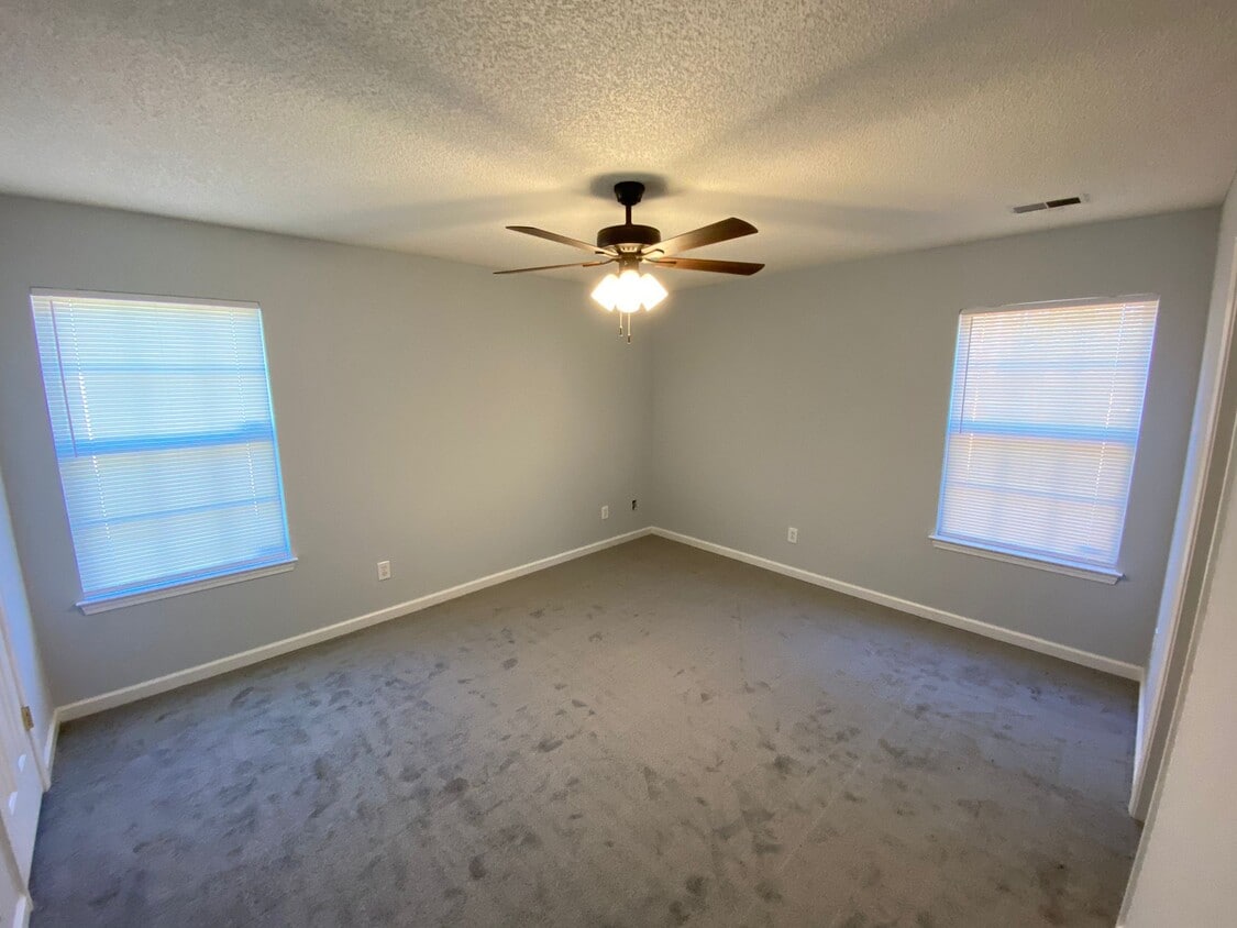 Building Photo - 206 Sterling Cross Dr