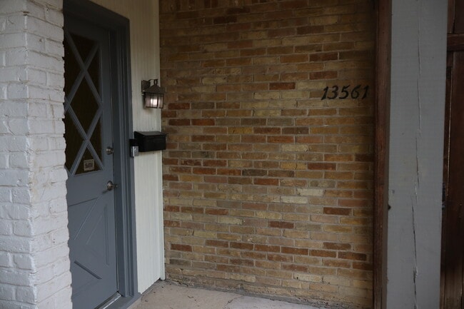 Foto del edificio - 13561 Red Fern Ln