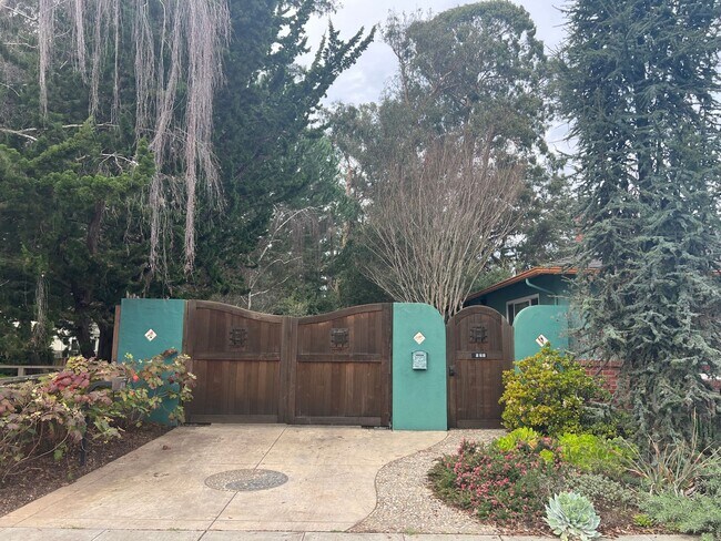 Building Photo - 2 Bed, 1.5 Bath ADU Vacation Home in Seabr...