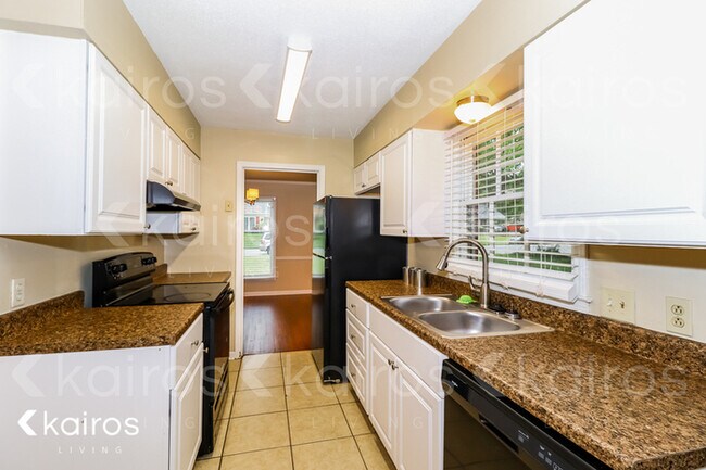 Foto del edificio - 5824 Tam Oshanter Ave