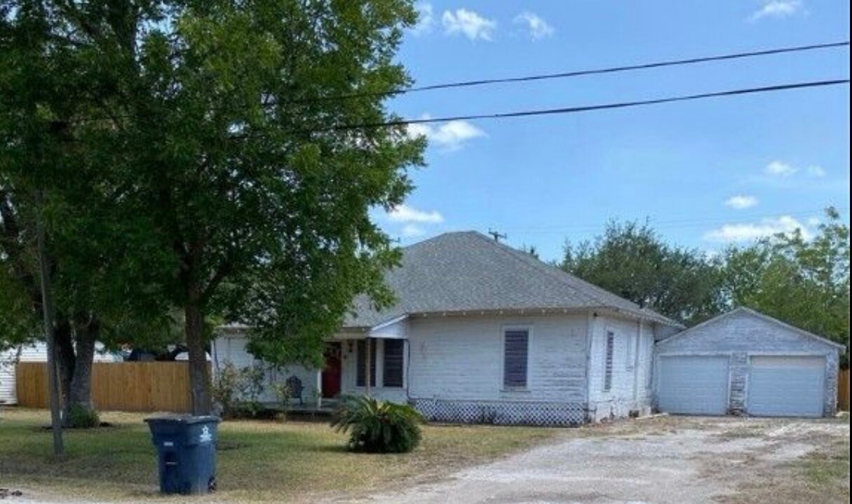 Primary Photo - 610 Burton St