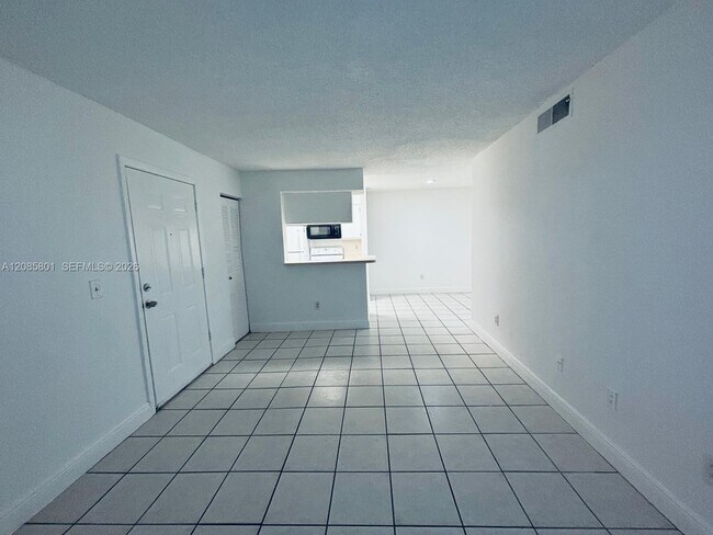 Building Photo - 1237 SW 46th Ave