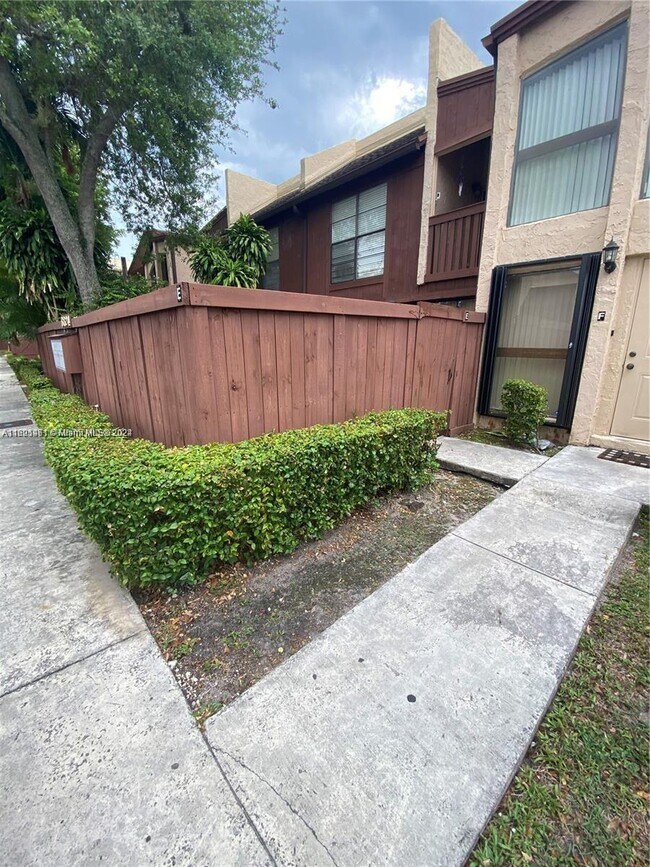 Building Photo - 6824 SW 114th Pl