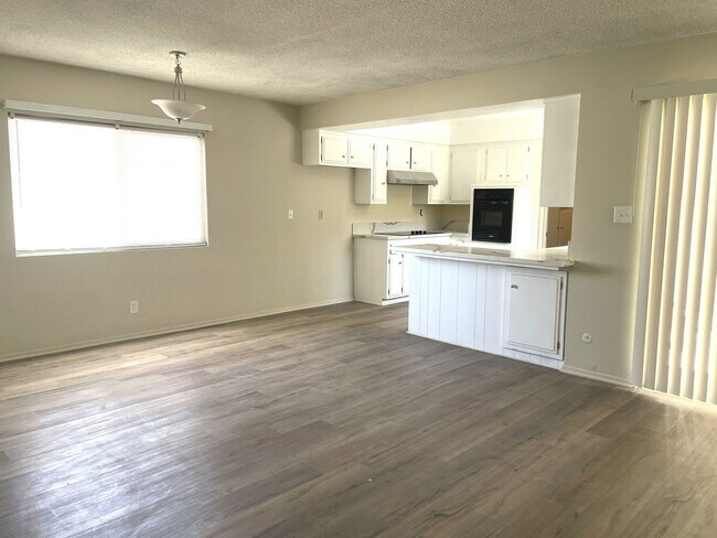 Building Photo - 1704 S Fern Ave