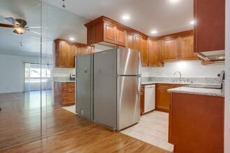 Building Photo - 265 Loma Alta Dr
