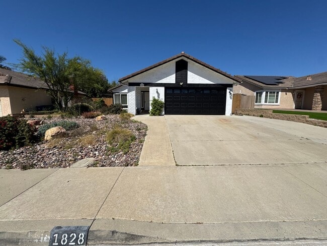 Foto del edificio - 4 bedroom - 2 Bathroom