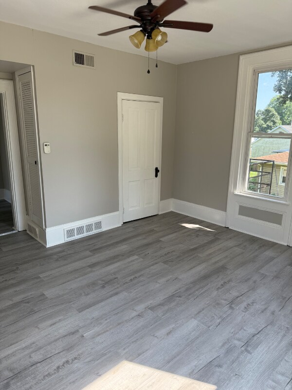 Foto del edificio - 827 N Oakland St