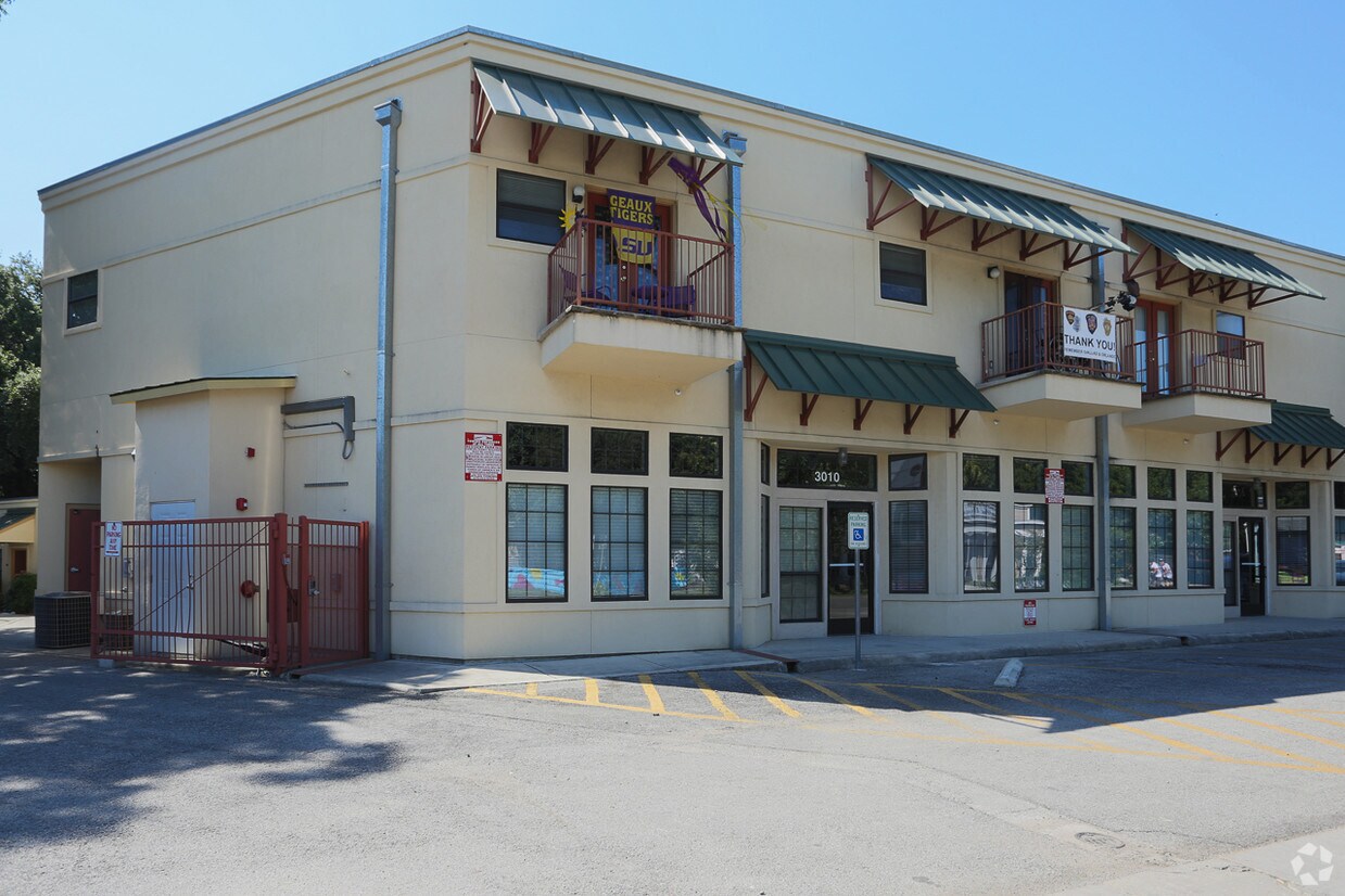 Primary Photo - 3010-3012 N Saint Marys St