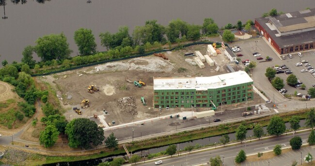Foto del edificio - Island Parkside Housing