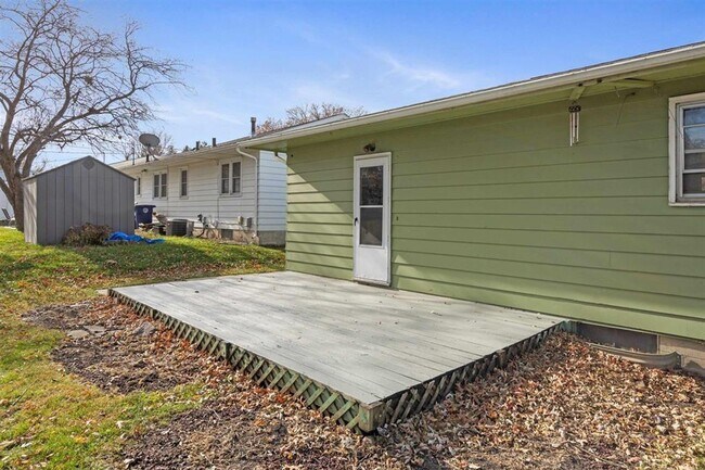 Building Photo - 3 Bedroom House!