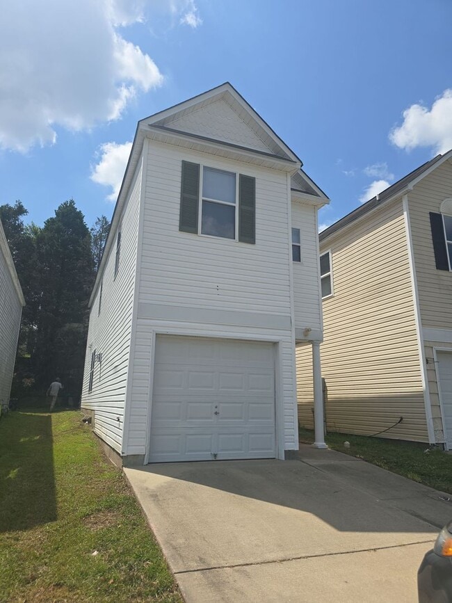 Building Photo - Summit Parkway, 3 bed 2.5 bath house.