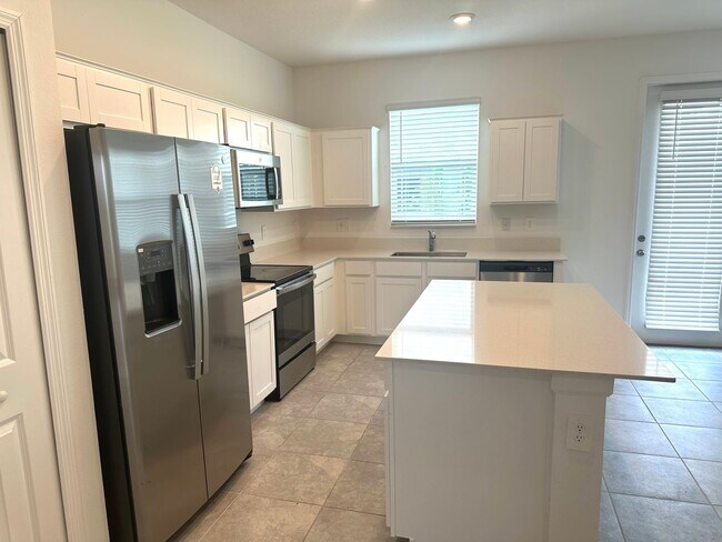 Foto del edificio - Champions Pointe 3 bed 2.5 bath Town home ...