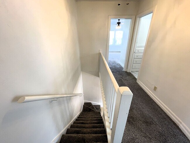 Foto del edificio - Baseline Properties Duplex ~ O (NMU)