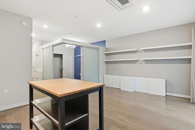 Foto del edificio - 1320 Fenwick Ln