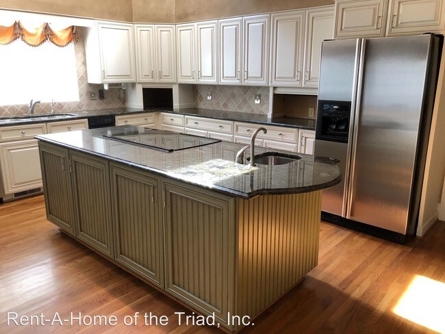 Foto del edificio - 5403 Century Oaks Dr