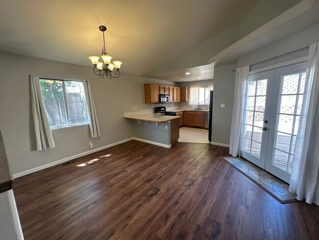 Foto del edificio - 3 bedroom, 2 bath home in Sparks! Must see!!!