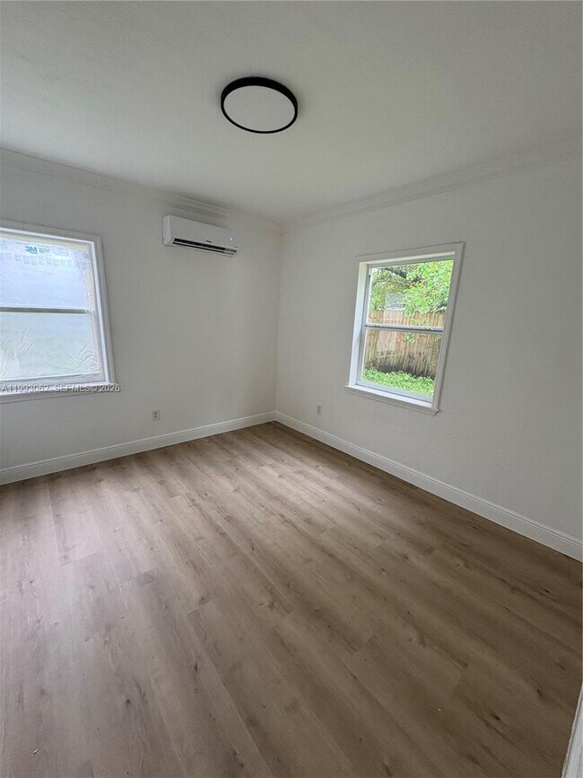 Foto del edificio - 1348 NE 182nd St