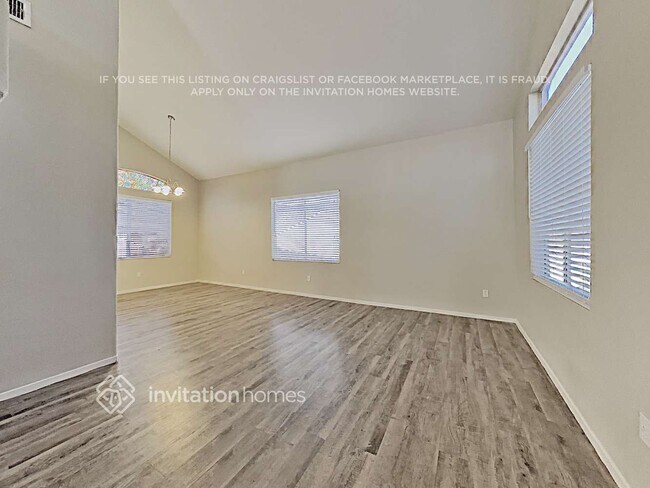 Foto del edificio - 327 Greenleaf Glen St