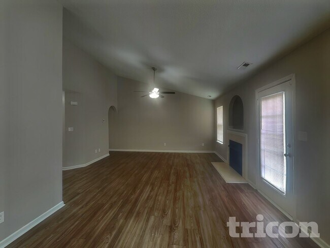 Foto del edificio - 6008 Bradford Ct