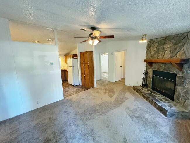 Foto del edificio - 5872 Pine Creek Dr