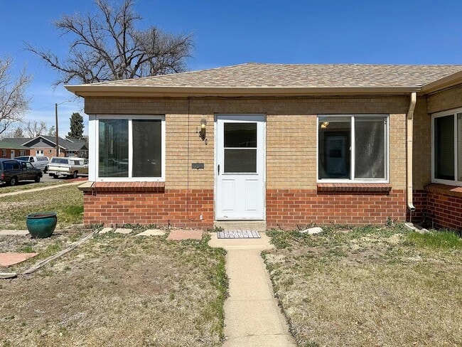 Building Photo - Great two bed / one bath in south Denver f...