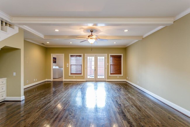 Building Photo - 940 Wycliffe Dr