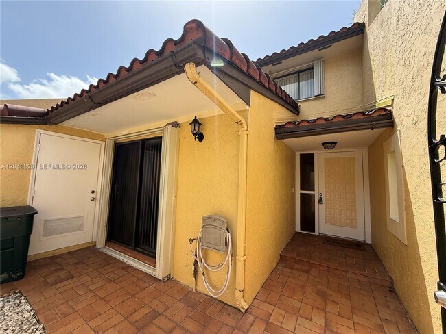 Foto del edificio - 3873 Alcantara Ave