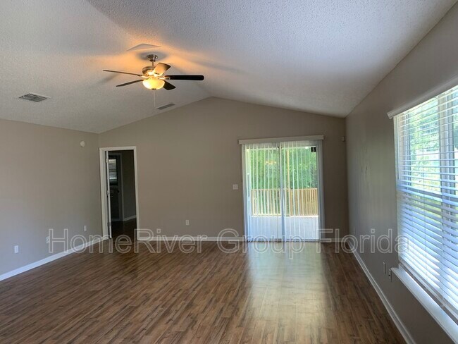 Foto del edificio - 422 Vermont Ave