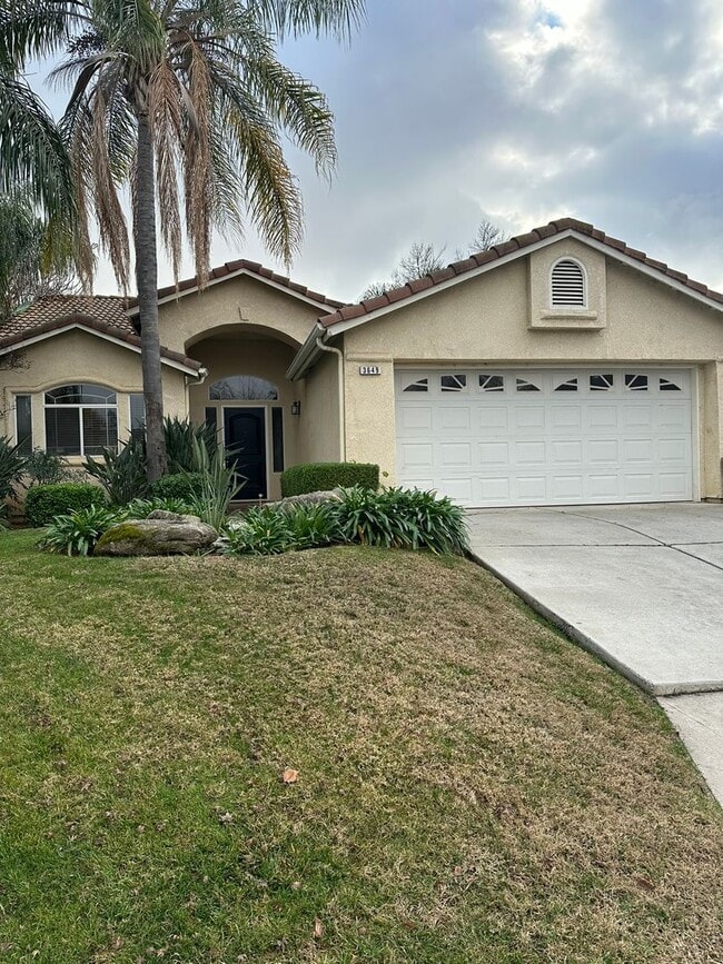 Building Photo - 3/2 Granville in NW Fresno. 3 car garage a...