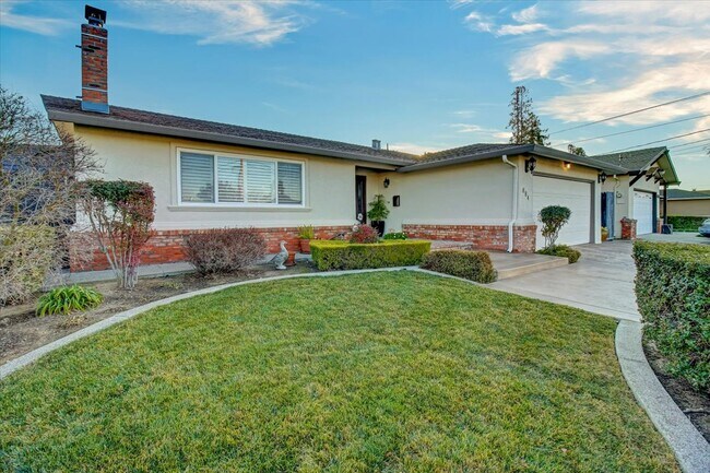 Building Photo - 884 Wagoner Dr