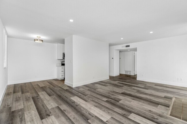 Foto del edificio - 1751 S Bentley Ave