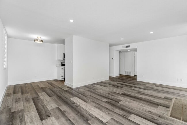 Building Photo - 1751 S Bentley Ave