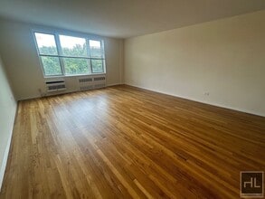 Building Photo - 1 Bedroom Apartment In Glen Oaks! $2,600 N...