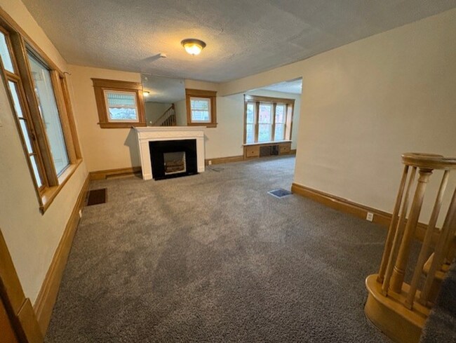Building Photo - Now Leasing: 4-Bedroom Akron Home with Attic Bedroom & Basement Laundry Hookups