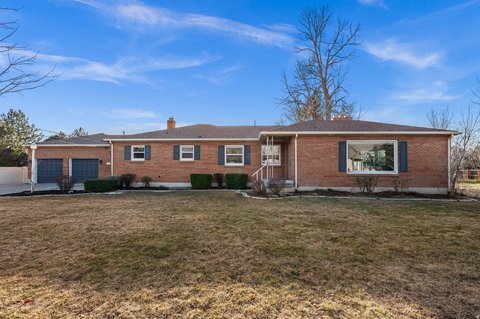 Building Photo - 1420 Spring Ln
