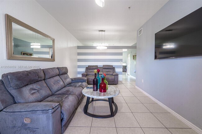 Foto del edificio - 6930 NW 179th St