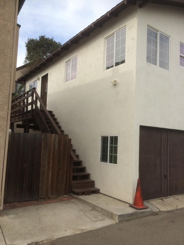 1 bedroom house - 2110 Monterey Blvd