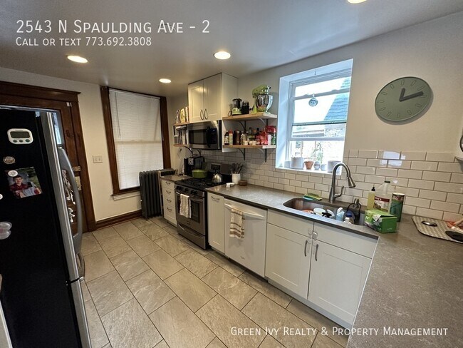 Foto del edificio - 2543 N Spaulding Ave