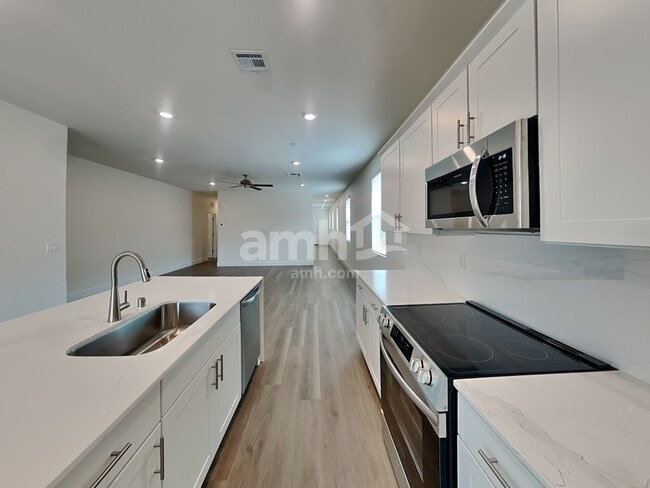 Foto del edificio - 509 Speckled Orchid Pl