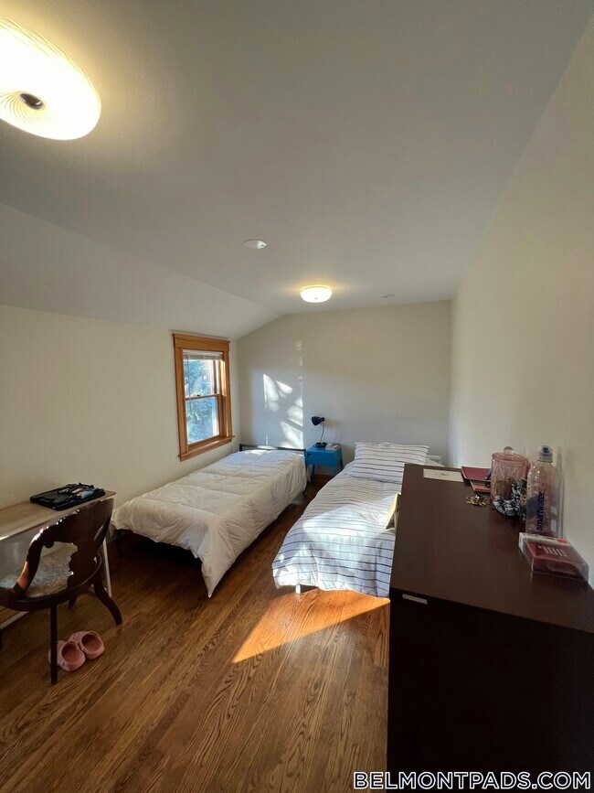 Building Photo - 16 Trowbridge St