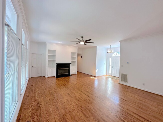 Building Photo - Well Maintained Ranch Style Home in Cary!