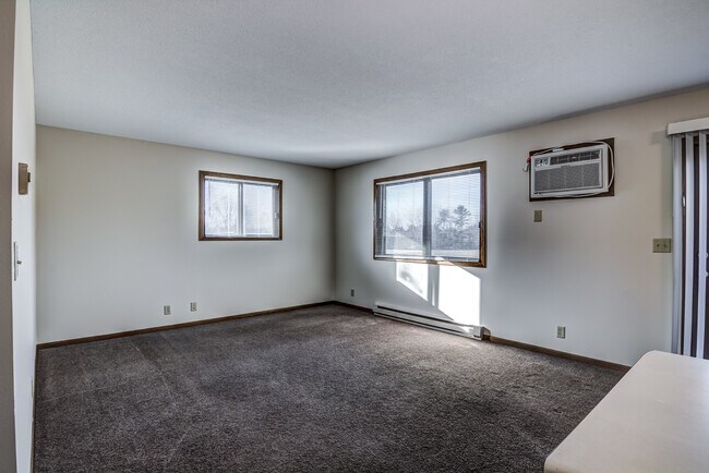 Foto del edificio - 632 Saxonwood Rd