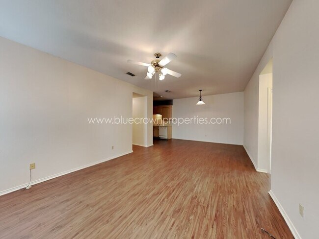 Foto del edificio - 10317 Lone Pine Ln