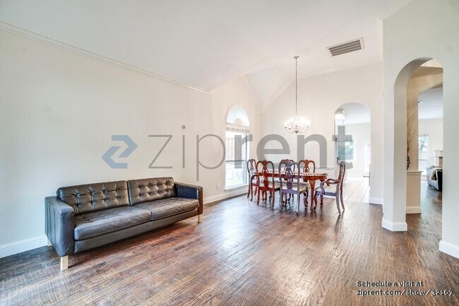 Building Photo - 404 Saddlehorn Dr