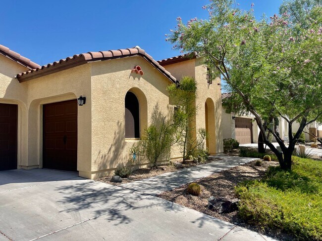 Building Photo - Beautiful 3 Bedroom/2 Bath Single Level Ho...